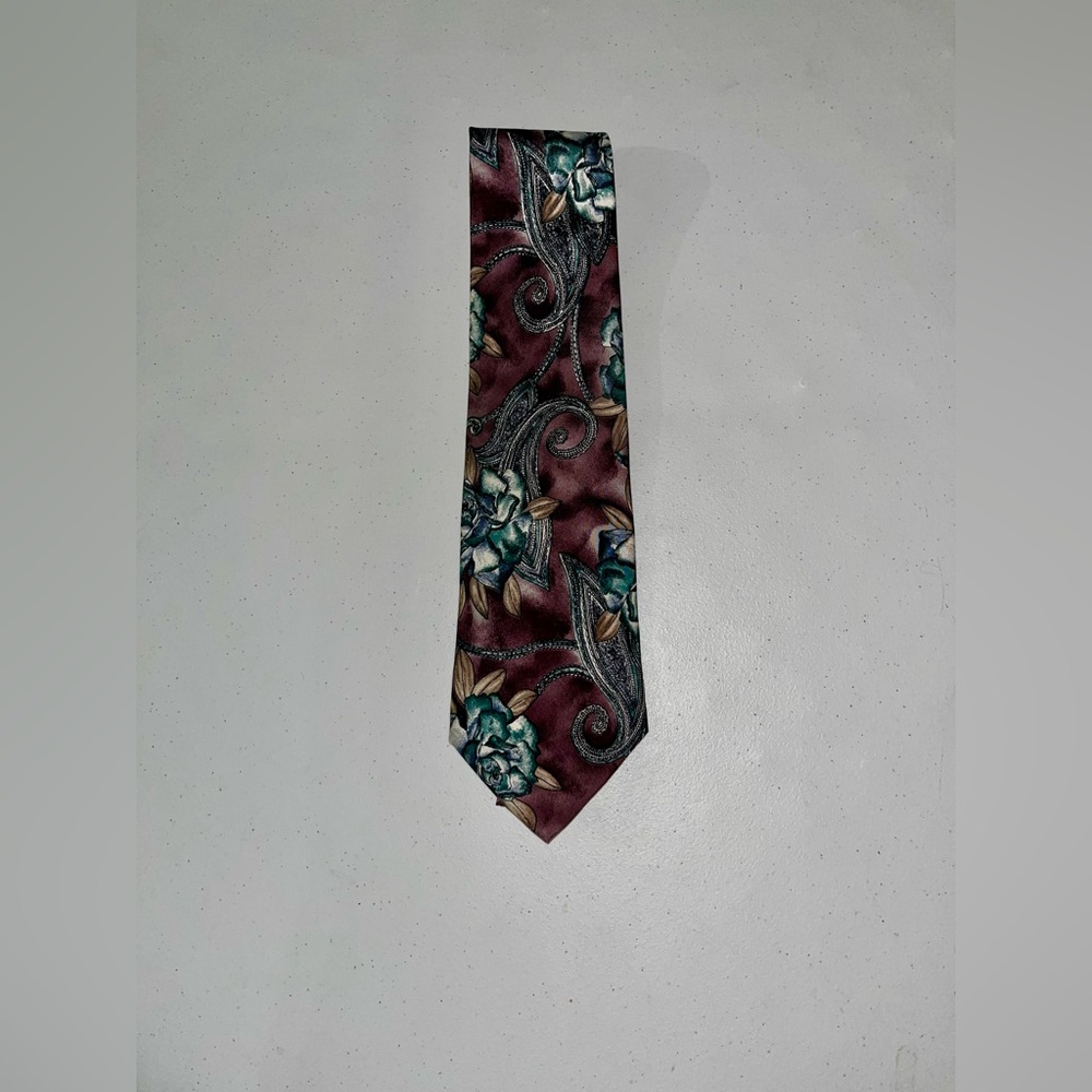 NIBag Stafford All Silk Elegant Floral Paisley Tie